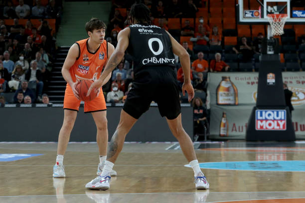 虽然在短期 虽然在短期